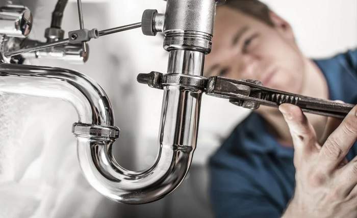 Benefits of Hiring Professionals for Plumbing Emergencies in