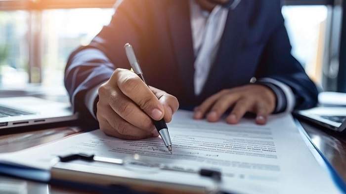 5 Things to Know Before Hiring a Public Adjuster